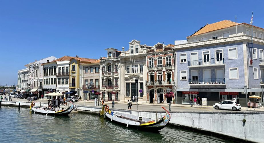 Bootjes en mooie huizen Aveiro Bootjes en mooie huizen Aveiro